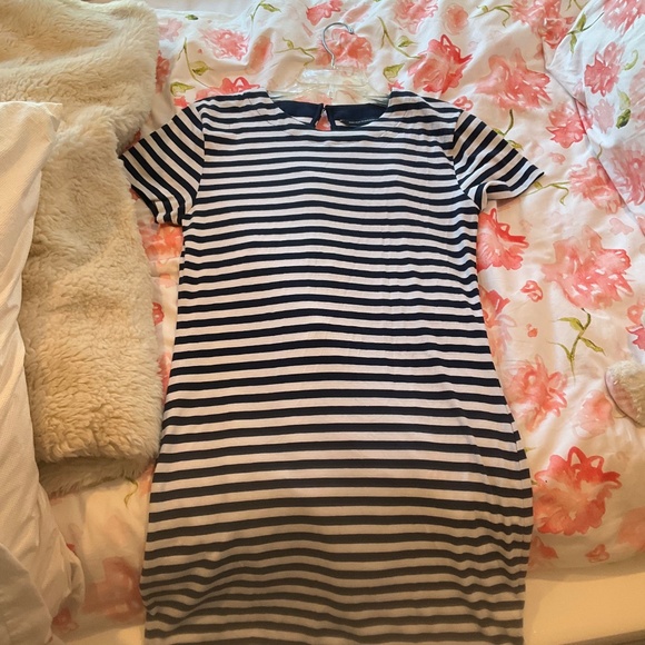 Used but in good condition stripped dress from French Connection - Picture 4 of 9